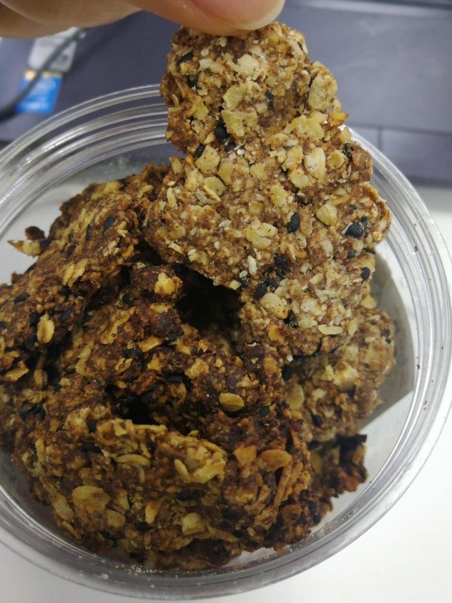 素食:有机燕麦芝麻大饼干