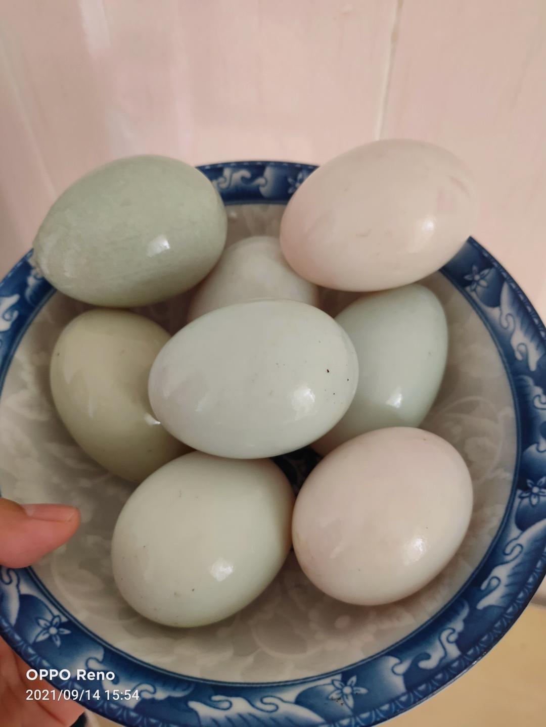 自己腌咸蛋变超人 哈哈哈