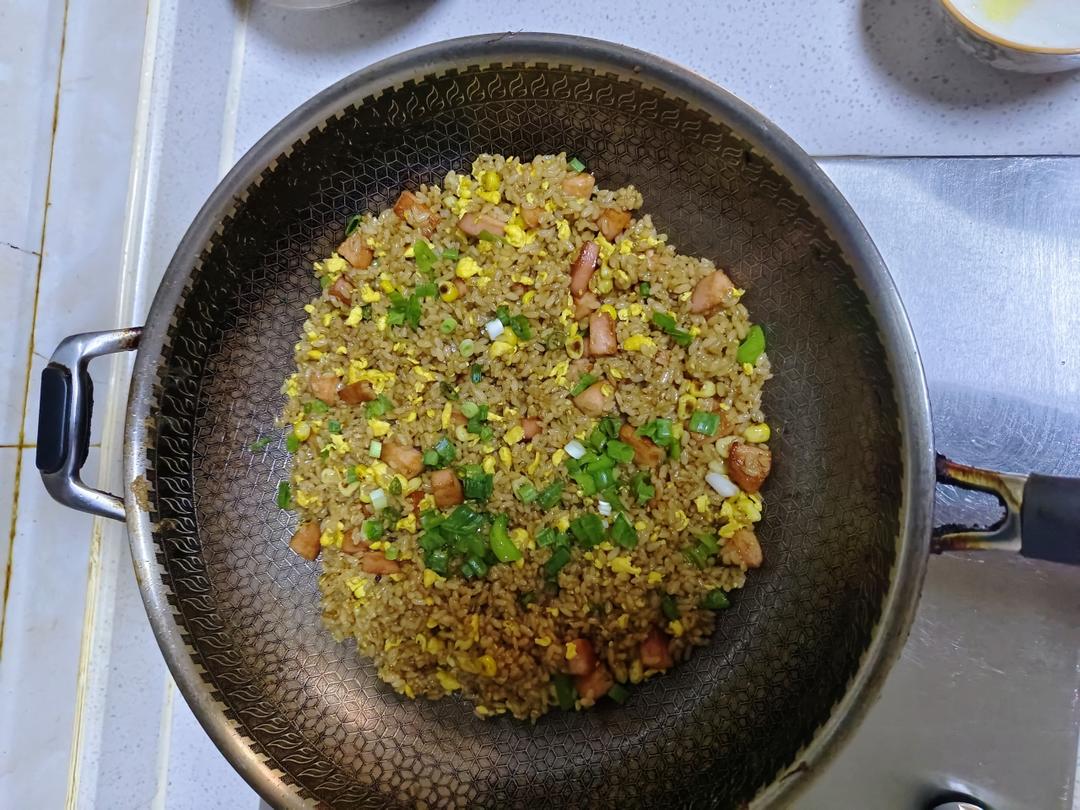 超级好吃的酱油火腿蛋炒饭！