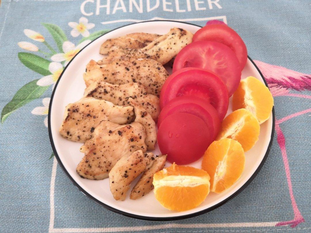 香煎黑胡椒鸡胸肉