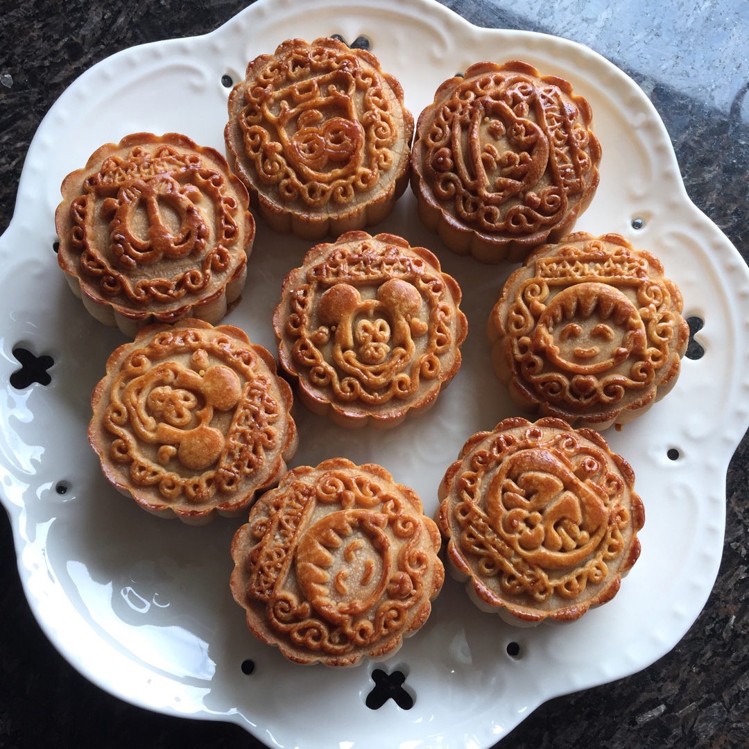 广式月饼—蛋黄莲蓉月饼