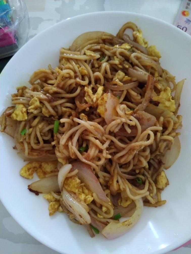 鲜虾咖喱炒面