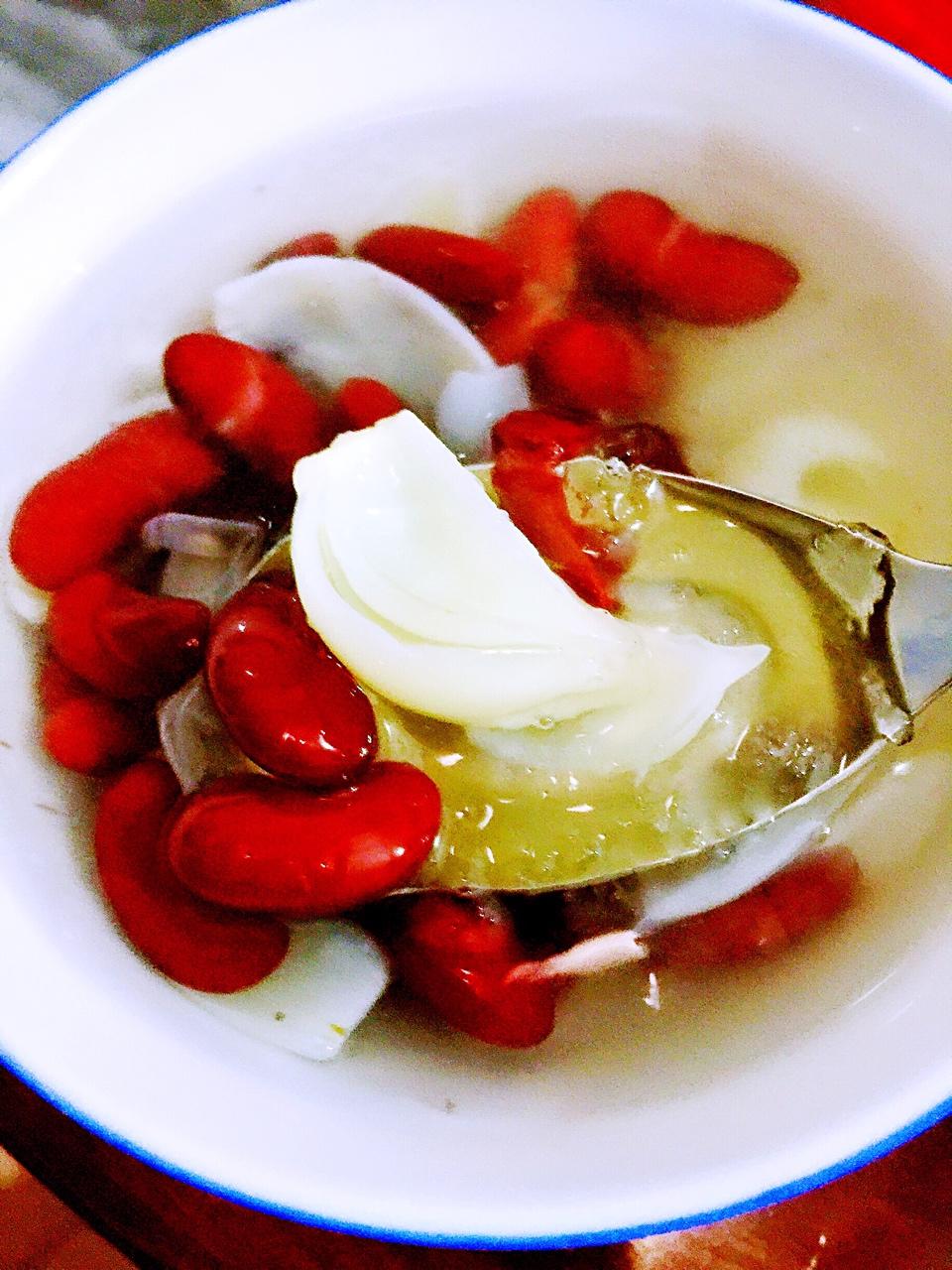 红枣红豆薏仁牛奶粥