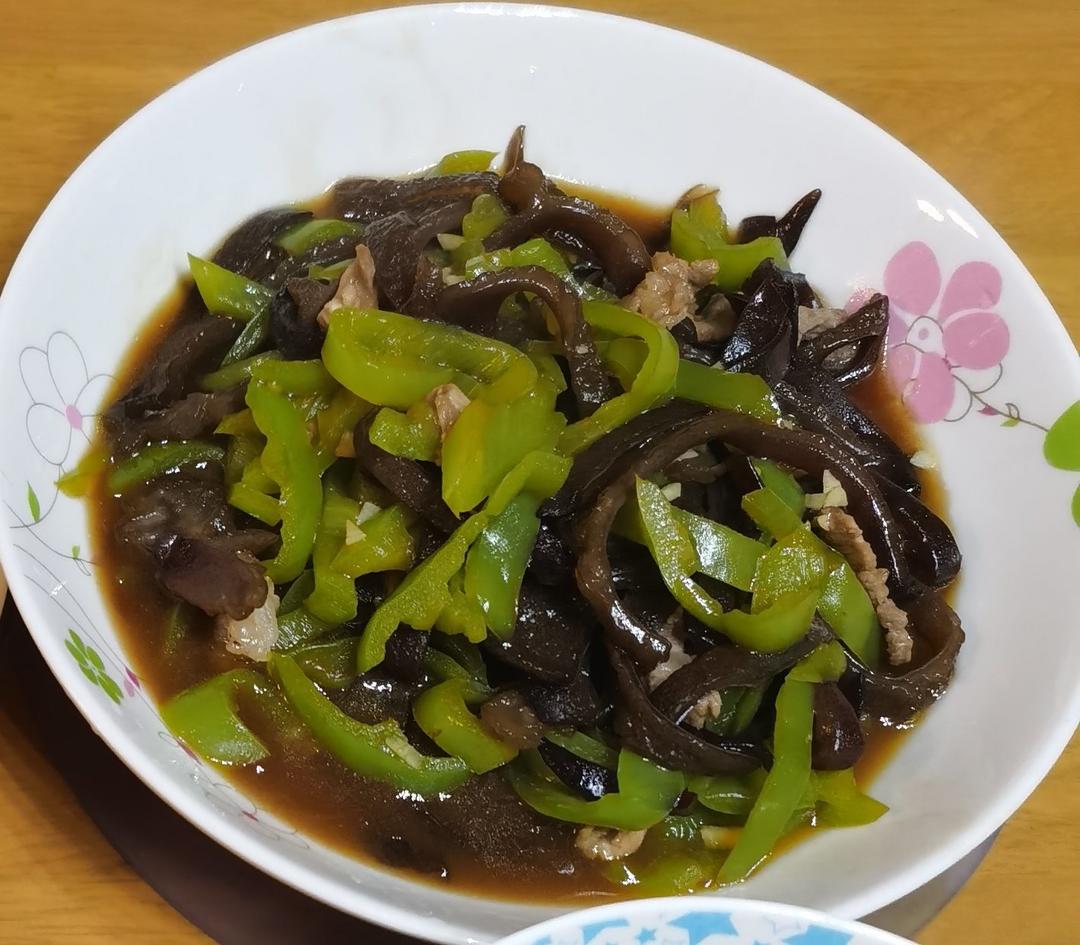 超级下饭👉🏻木耳青椒炒肉丝