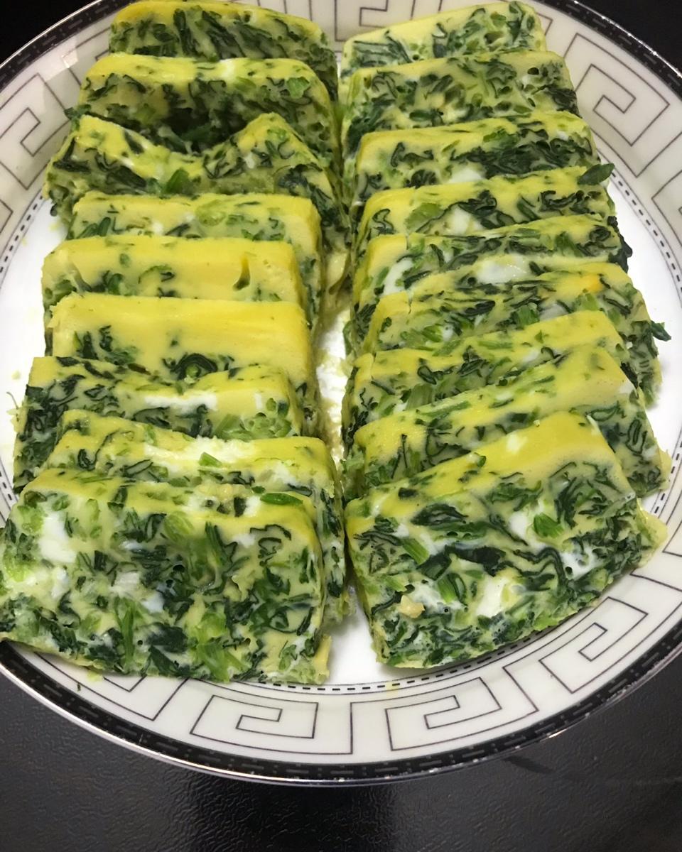 蘸汁菠菜鸡蛋糕——春季养生多吃菠菜
