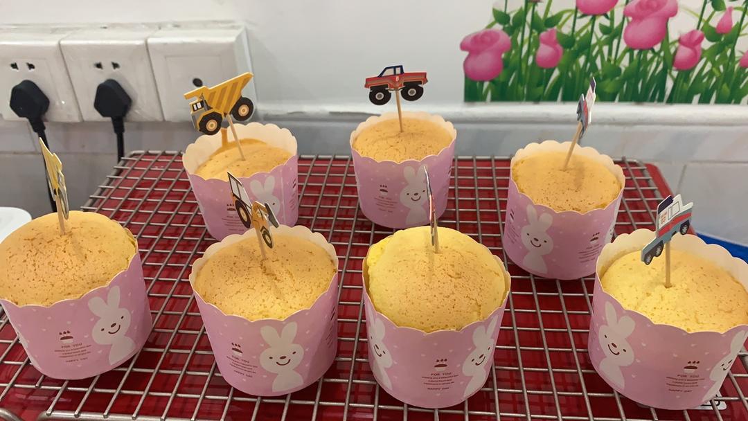 纸杯蛋糕 8寸戚风蛋糕的量