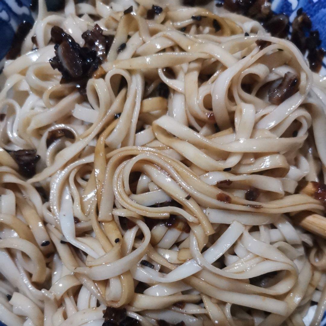 10分钟搞定的一碗葱油拌面