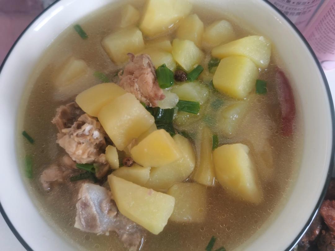 鸡架炖土豆