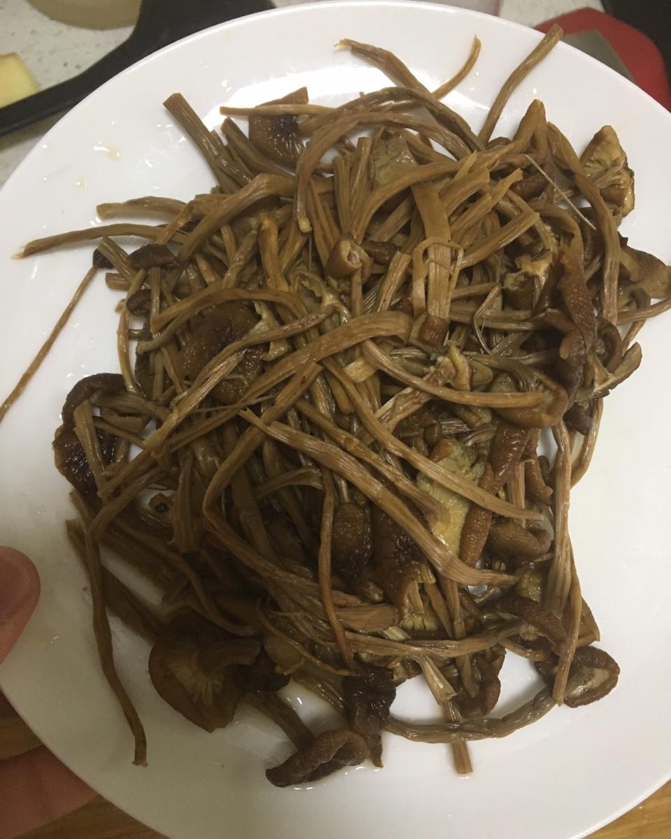 干煸茶树菇