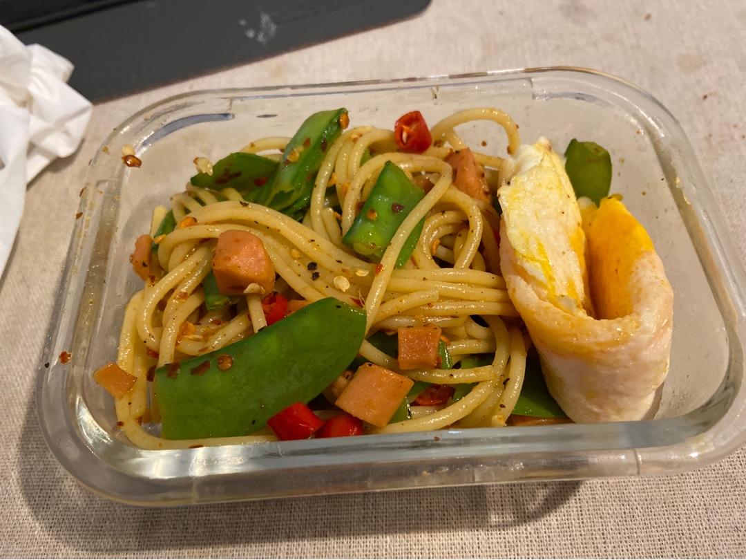 麻辣意面 重庆妹子 试图把任何食物都变成麻辣的