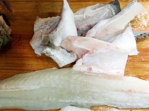 酸菜鲈鱼、水煮鱼（附如何片鱼肉及让鱼肉不腥的小妙招）的做法 步骤15