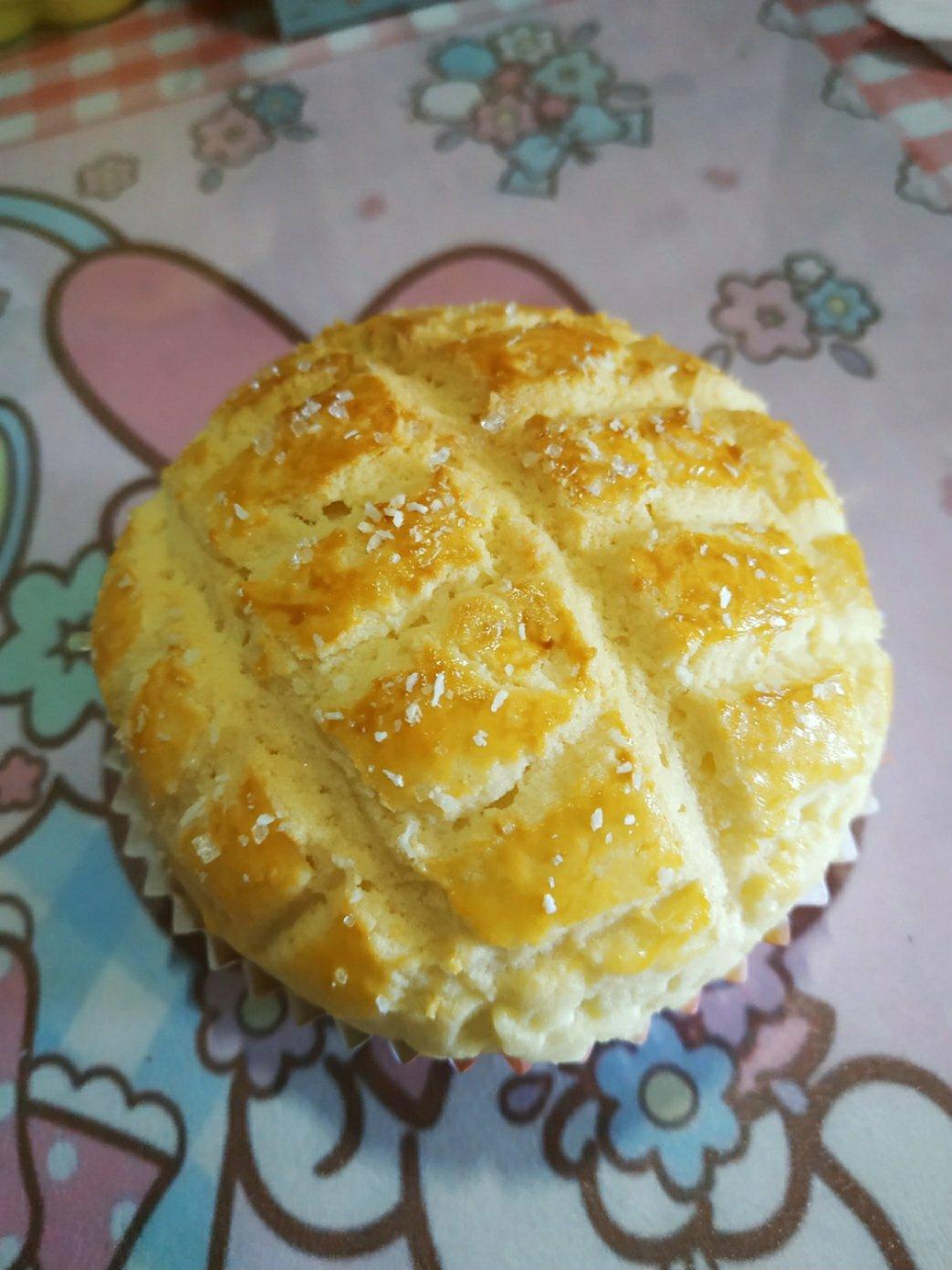 好吃到炸裂的港式菠萝包（附带制作酥皮的小视频）