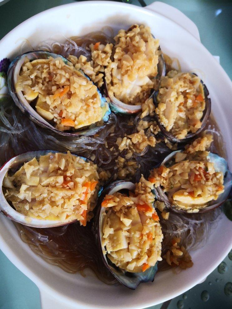 蒜蓉粉丝蒸鲍鱼