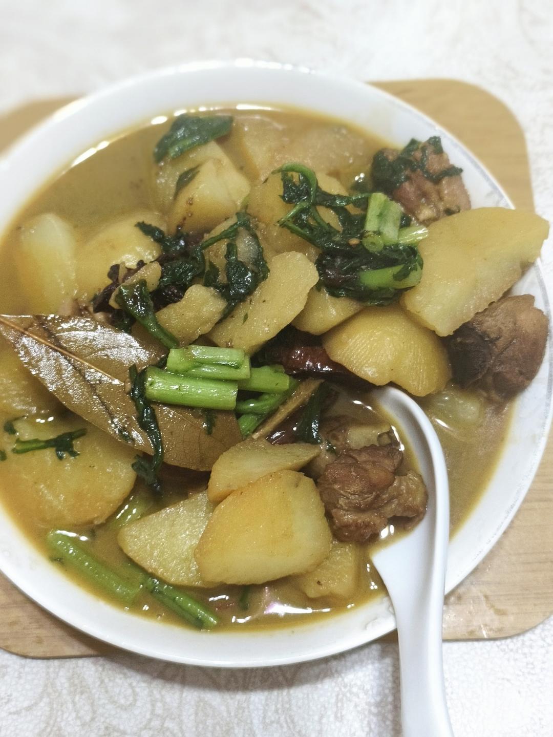 鸡腿炖土豆 上桌秒空盘 汤都喝干了！