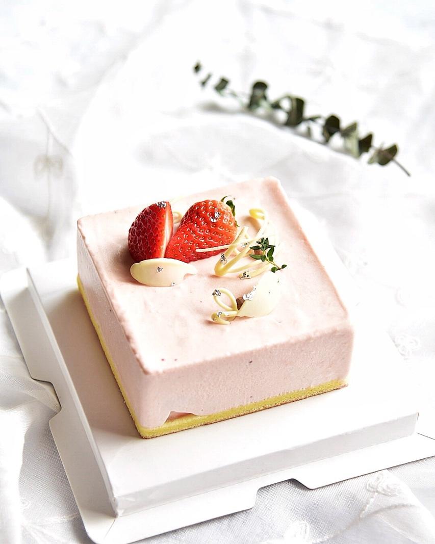 法式白巧草莓慕斯蛋糕