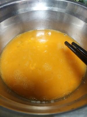 香椿芽炒鸡蛋的做法 步骤3