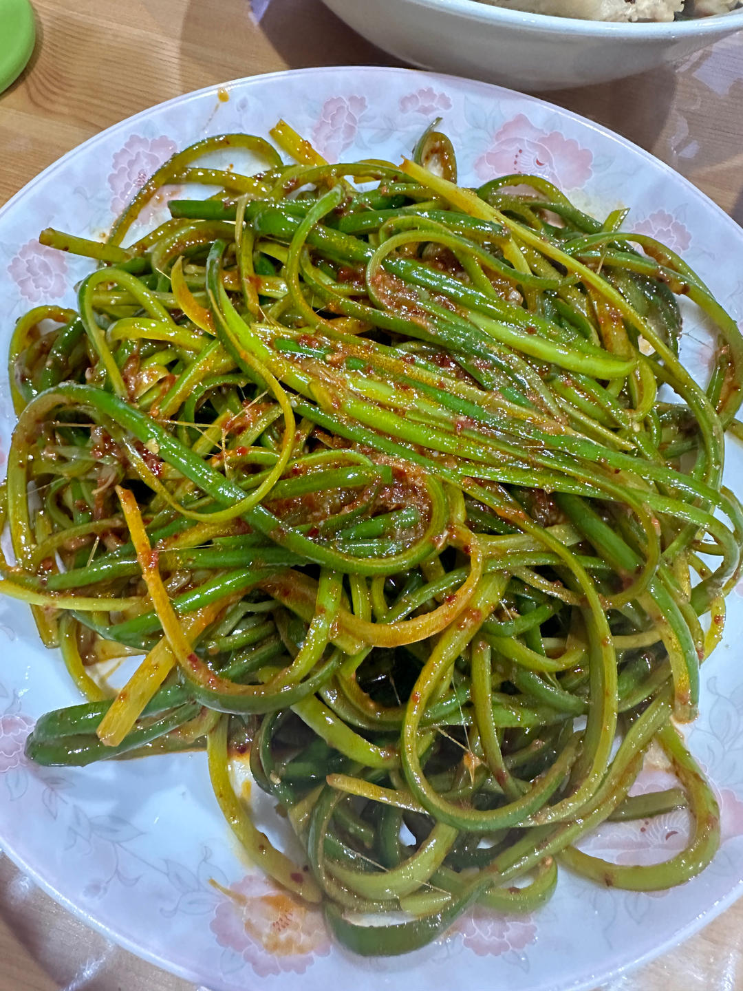 湖南口味凉拌手撕蒜苔