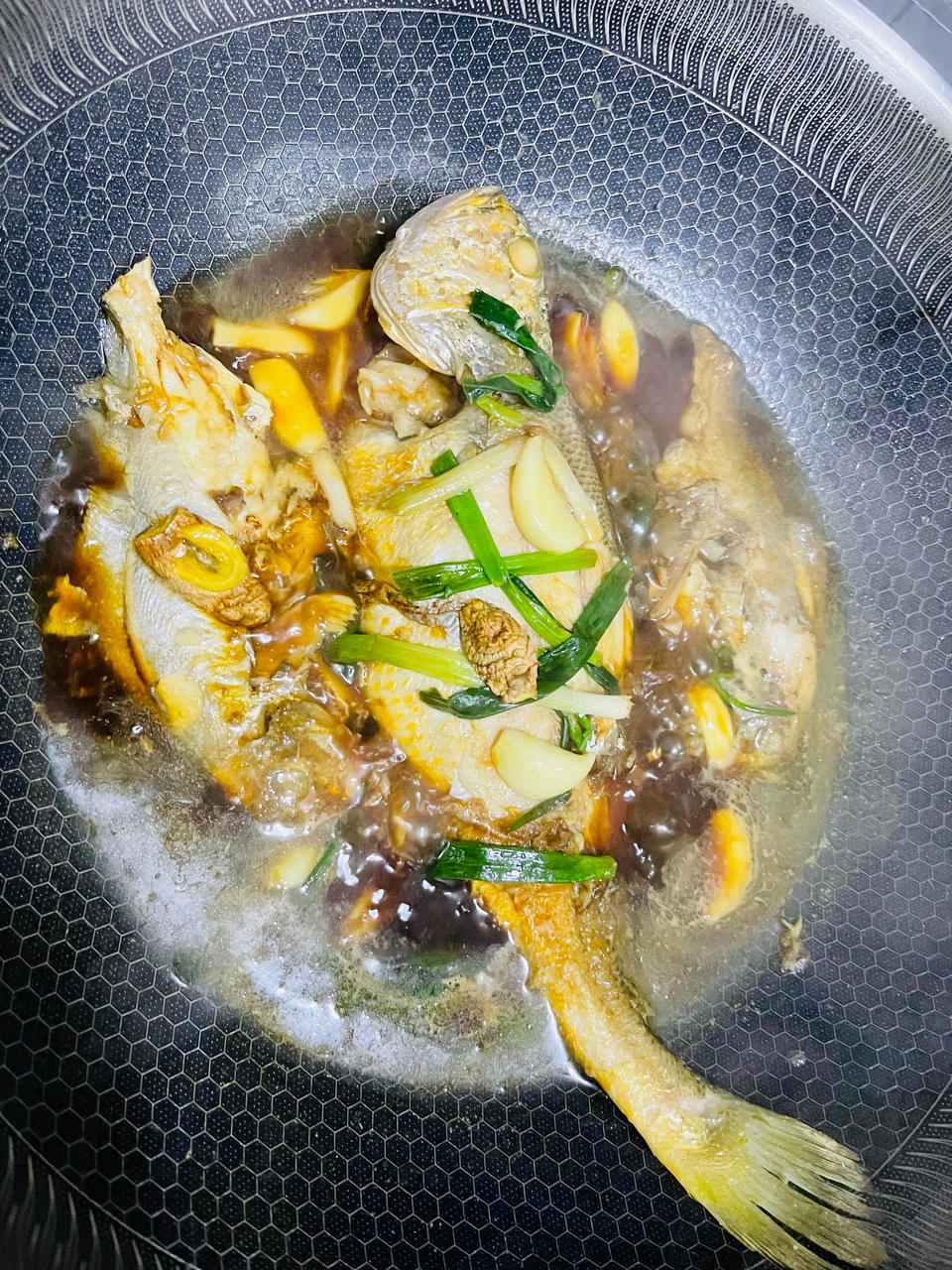 红烧黄鱼—鱼皮不破的小窍门