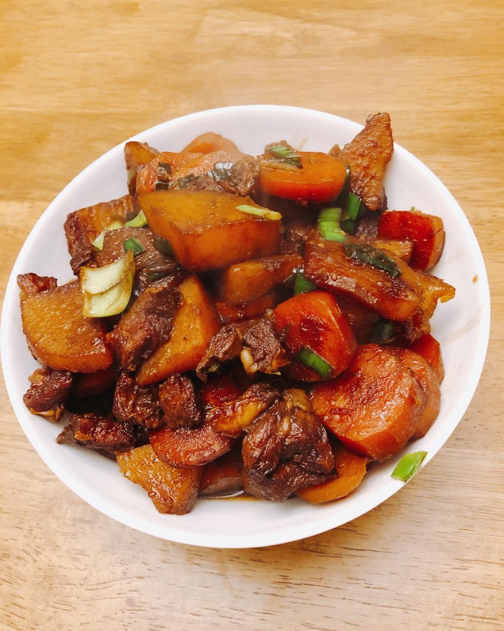 胡萝卜土豆烧牛腩
