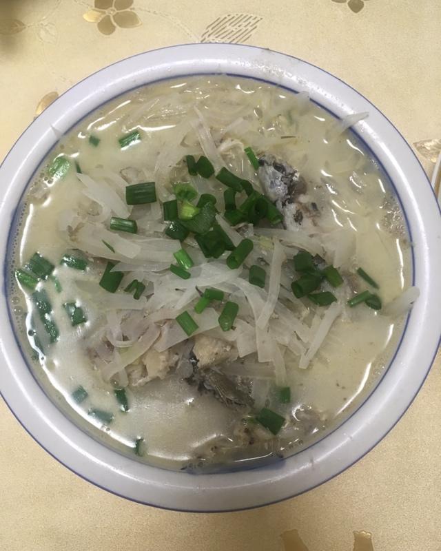 萝卜丝鲫鱼汤