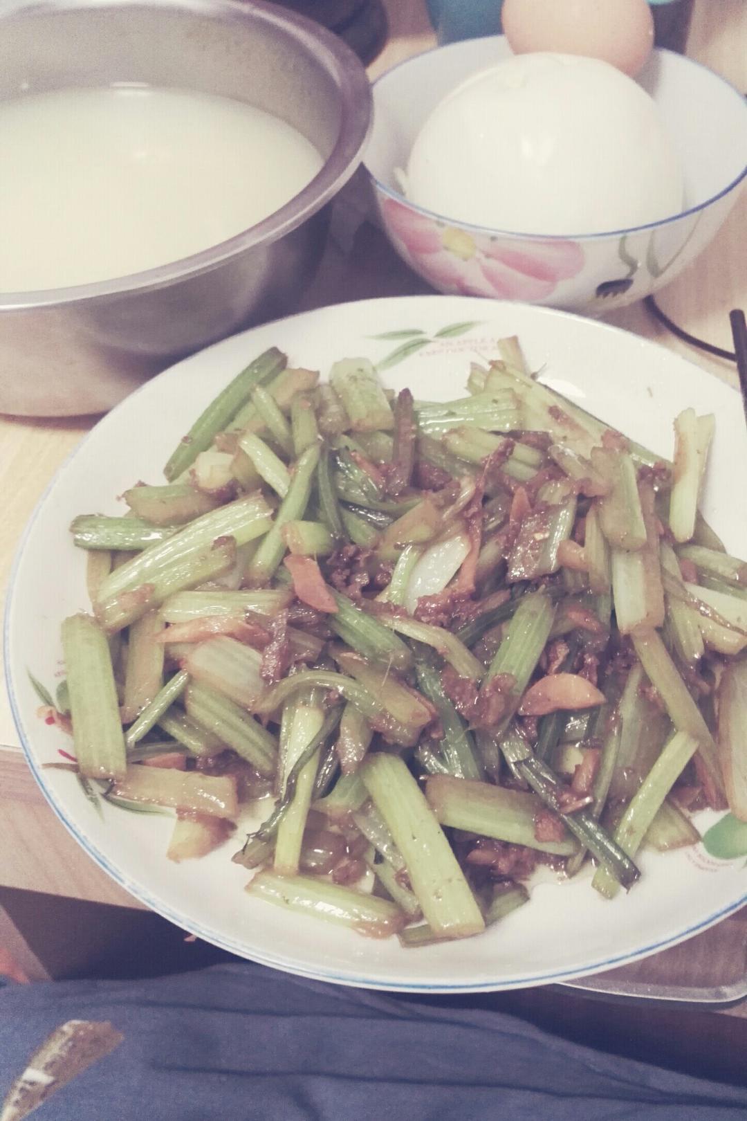 芹菜炒肉