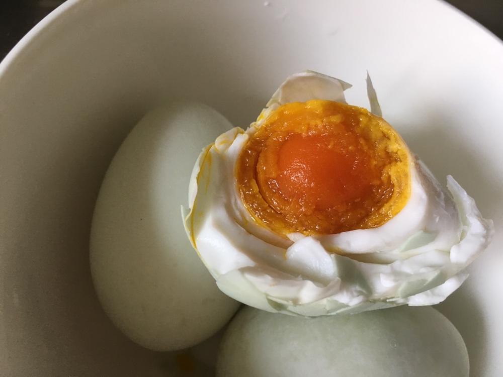 自制咸鸭蛋（最简单的方法）