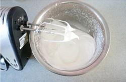 酸奶蔓越莓戚风蛋糕的做法 步骤11