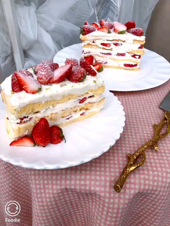 草莓城堡蛋糕