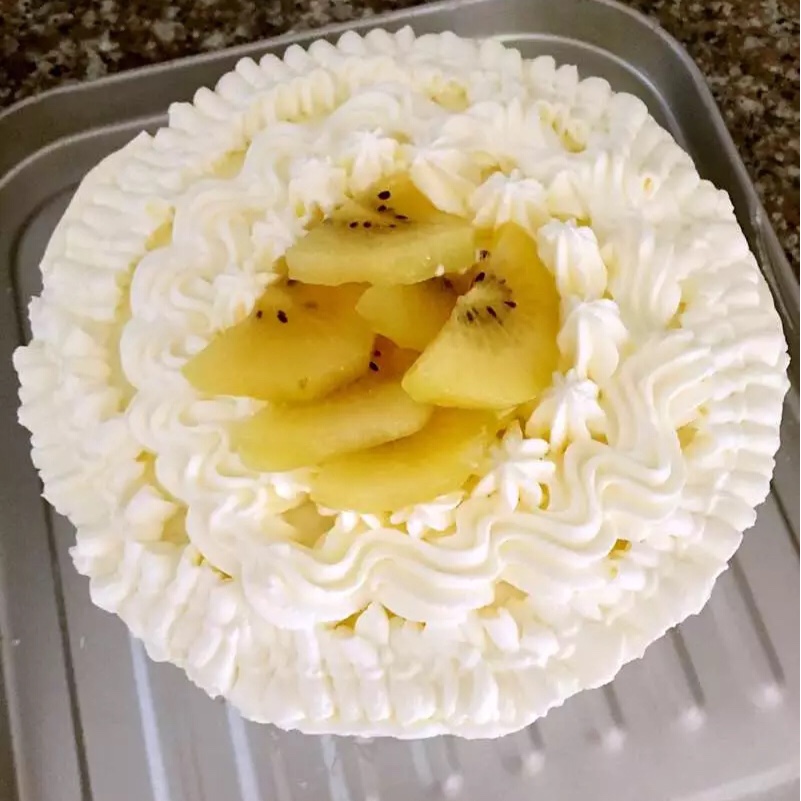 简单奶油裱花水果蛋糕