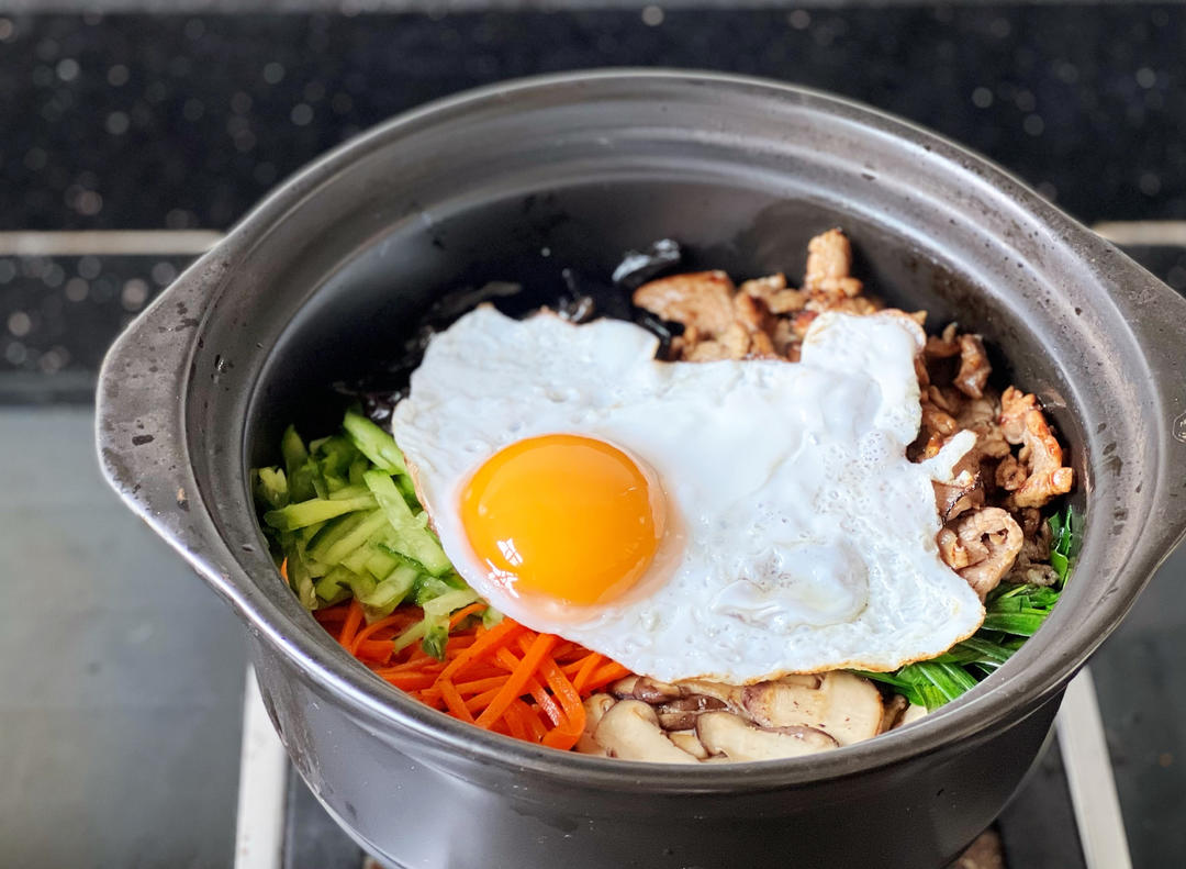 辣牛肉石锅拌饭