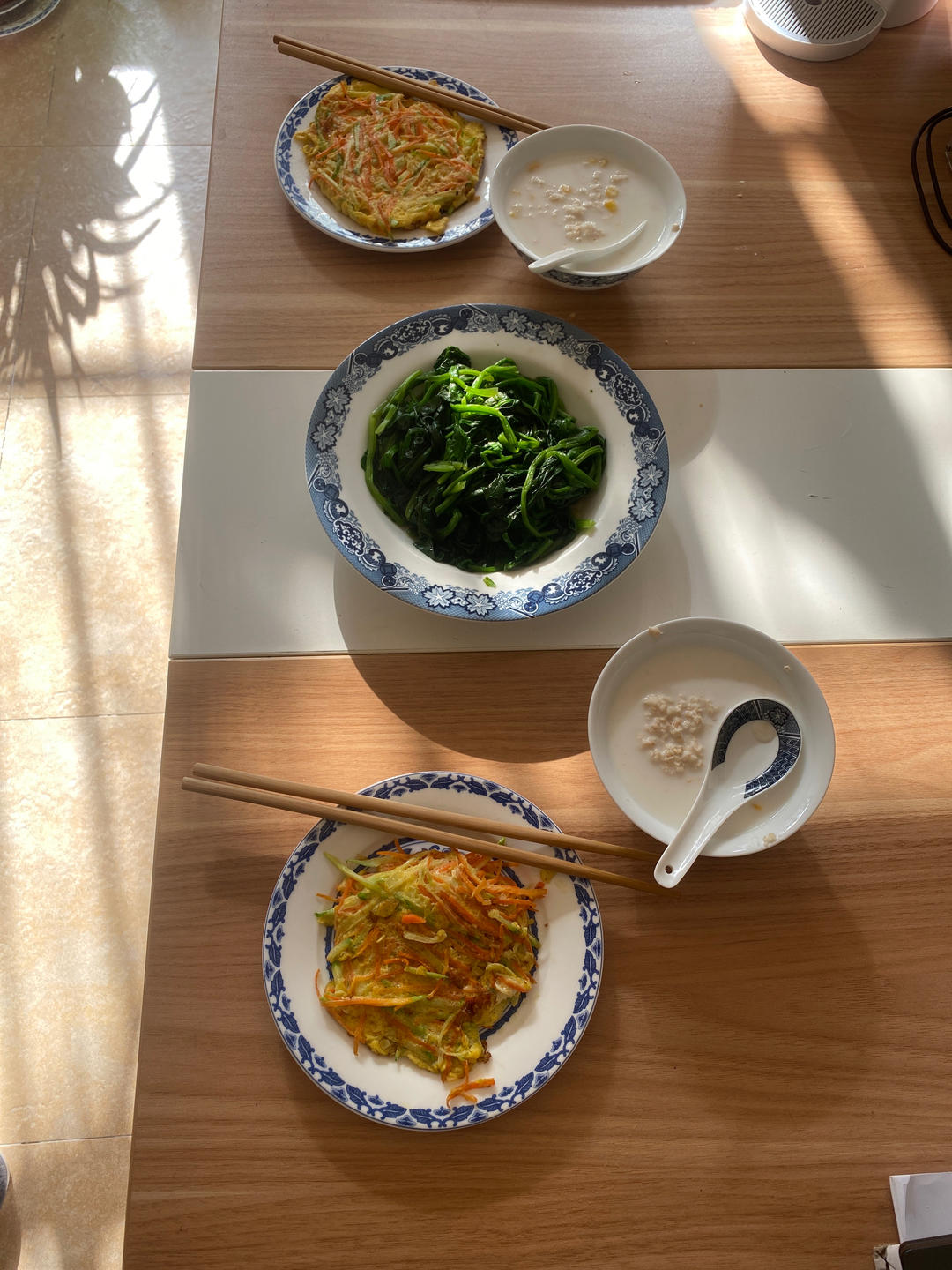 玉米燕麦牛奶粥+苹果