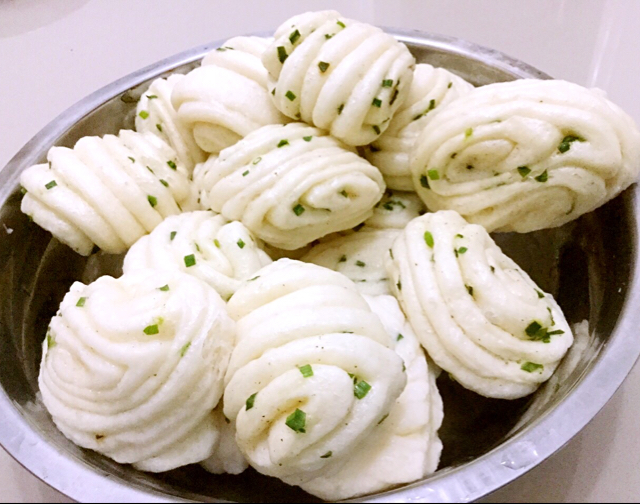 最好吃的火腿葱香花卷—附让葱不变黄的小窍门