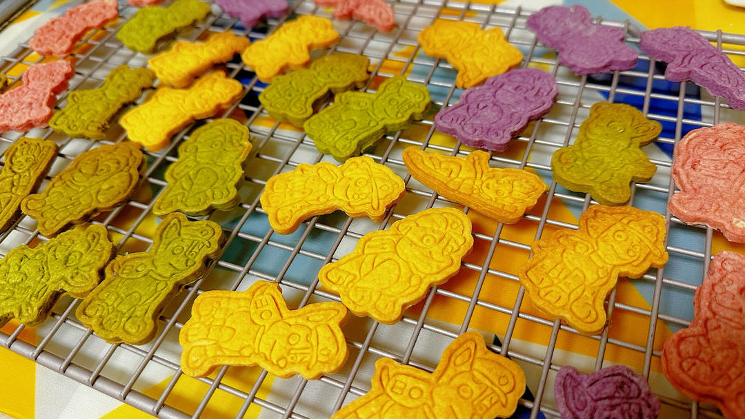 奶香味十足的果蔬卡通饼干