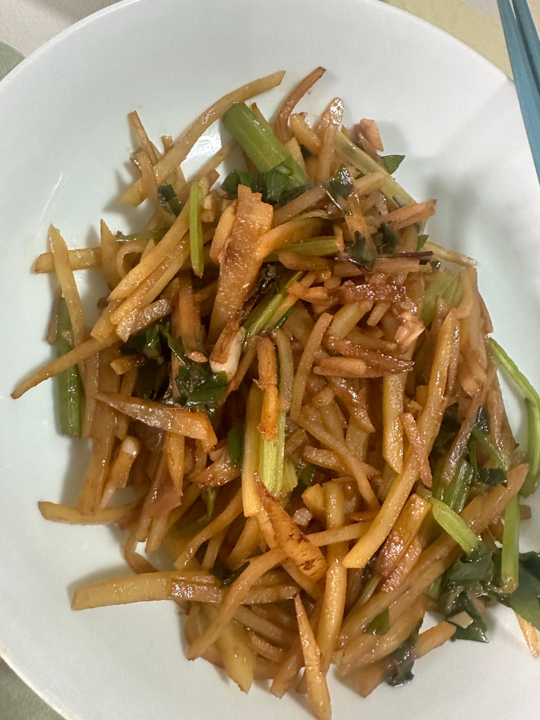 简单美味的家常菜！土豆丝炒芹菜