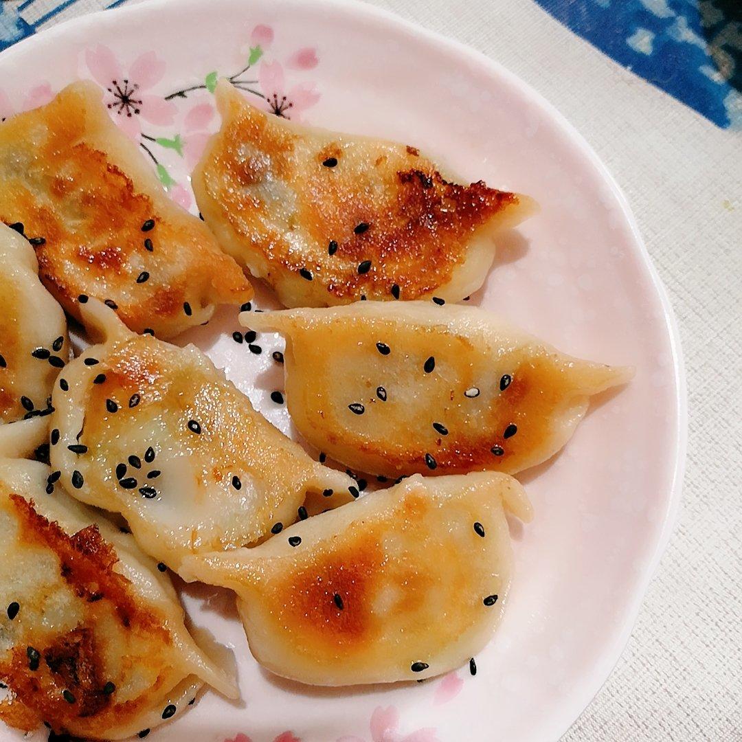 三鲜锅贴