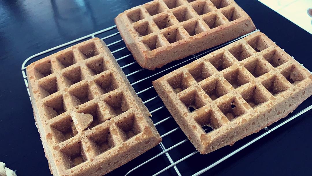 无蛋奶无麸质无油的香蕉华夫松饼