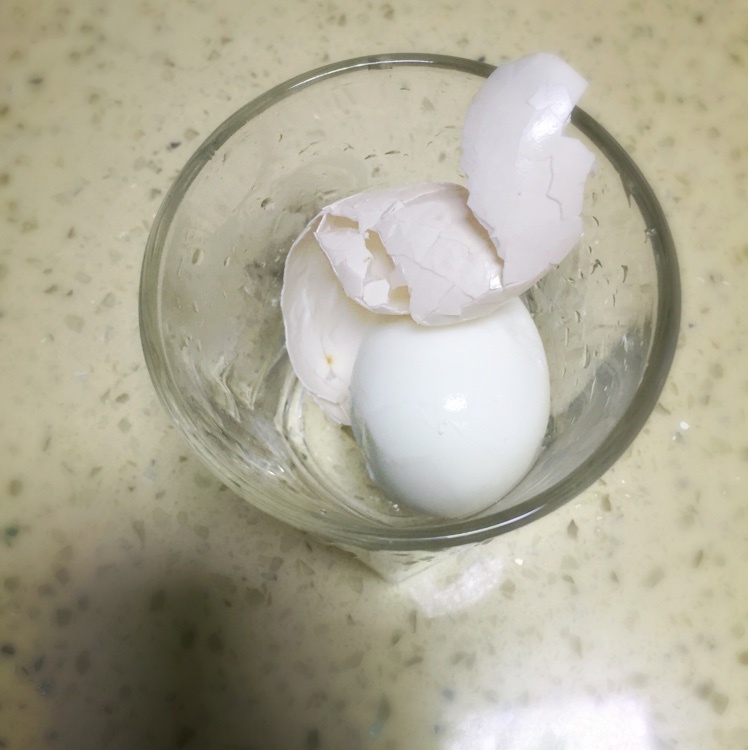 十秒钟快速剥鸡蛋——手不碰就能剥出光滑白嫩鸡蛋