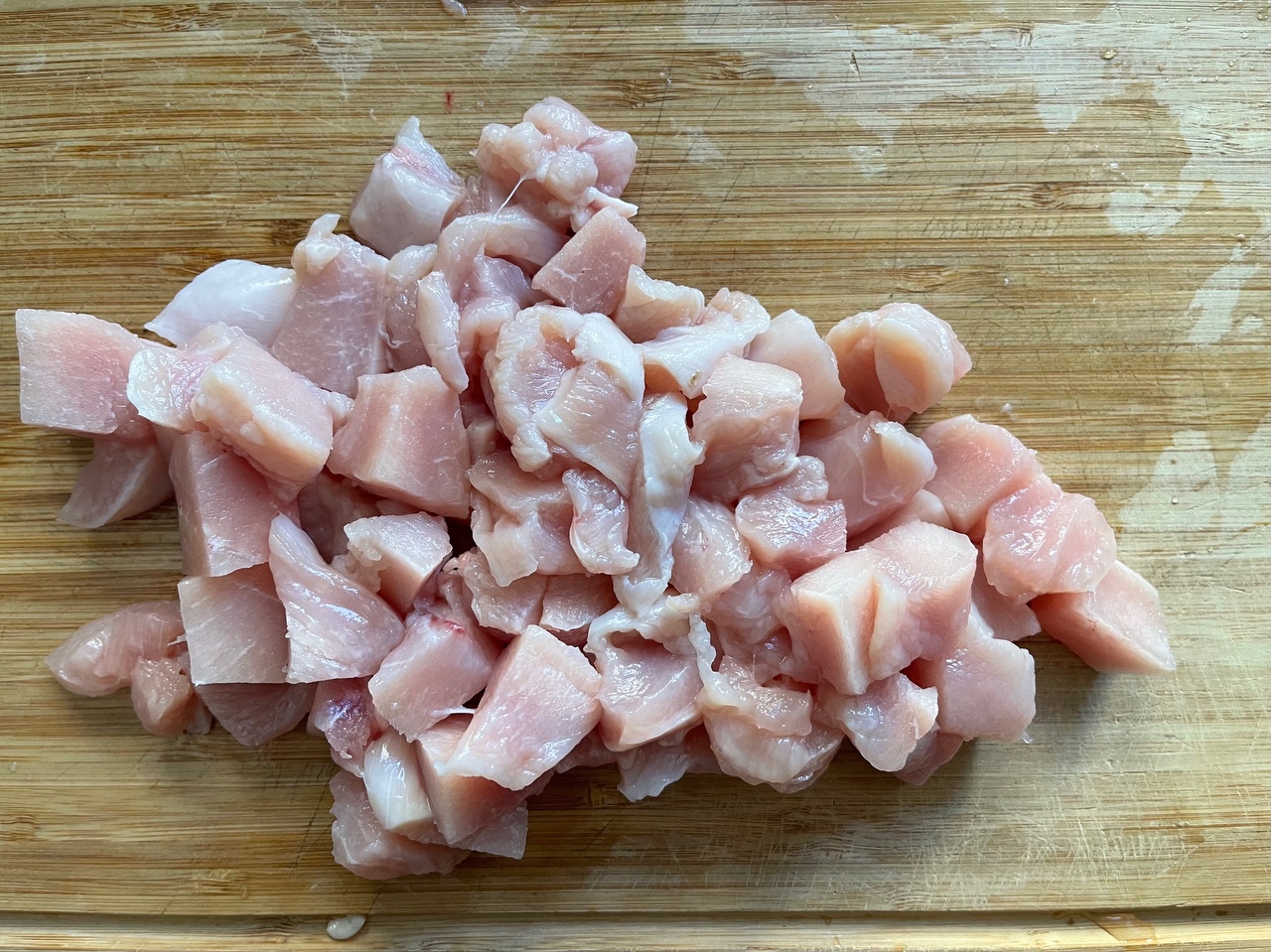 减脂期必备🉐黑蒜子鸡胸肉的做法 步骤2