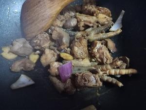 香菇土豆炖鸡块🐔的做法 步骤4