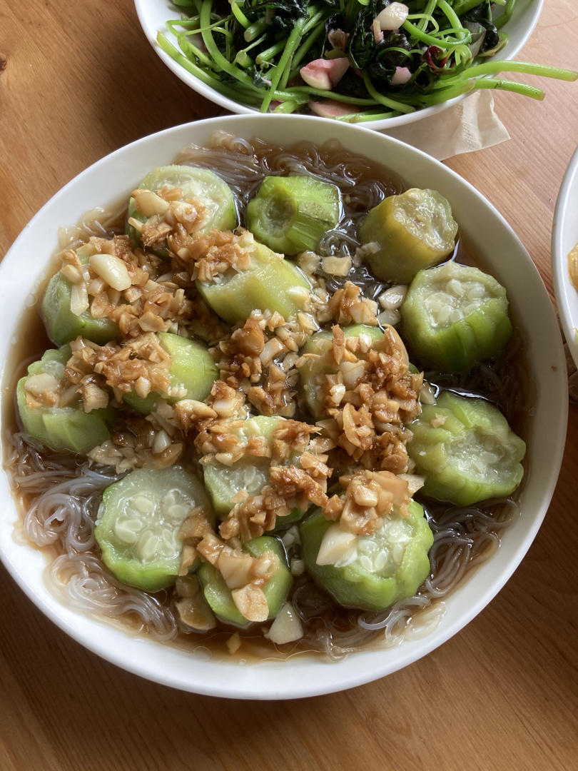 鲜到掉牙的蒜蓉粉丝蒸丝瓜，厨房小白也能做！