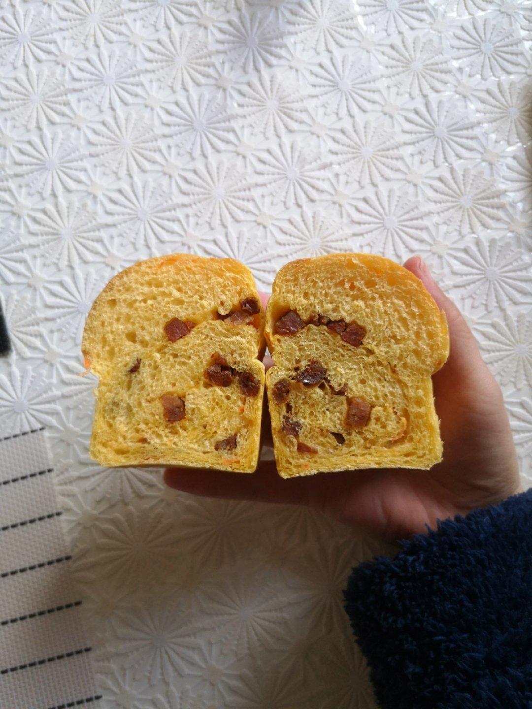 胡萝卜香肠面包