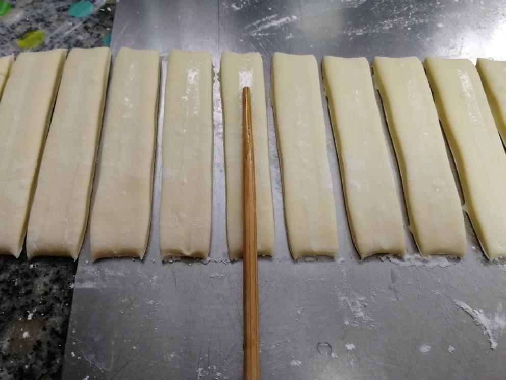 家庭版香酥油条的做法 步骤15