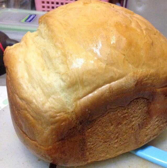 一分钟搞定简易白面包（面包机版）的做法