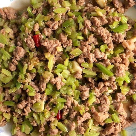 芹菜牛肉末「下饭神器」