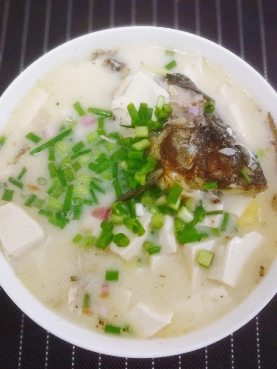 鲫鱼豆腐汤