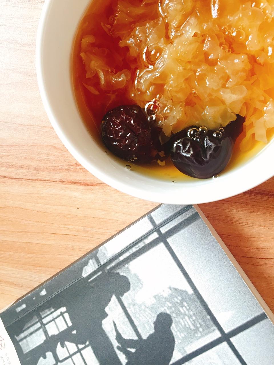 冰糖银耳红枣汤