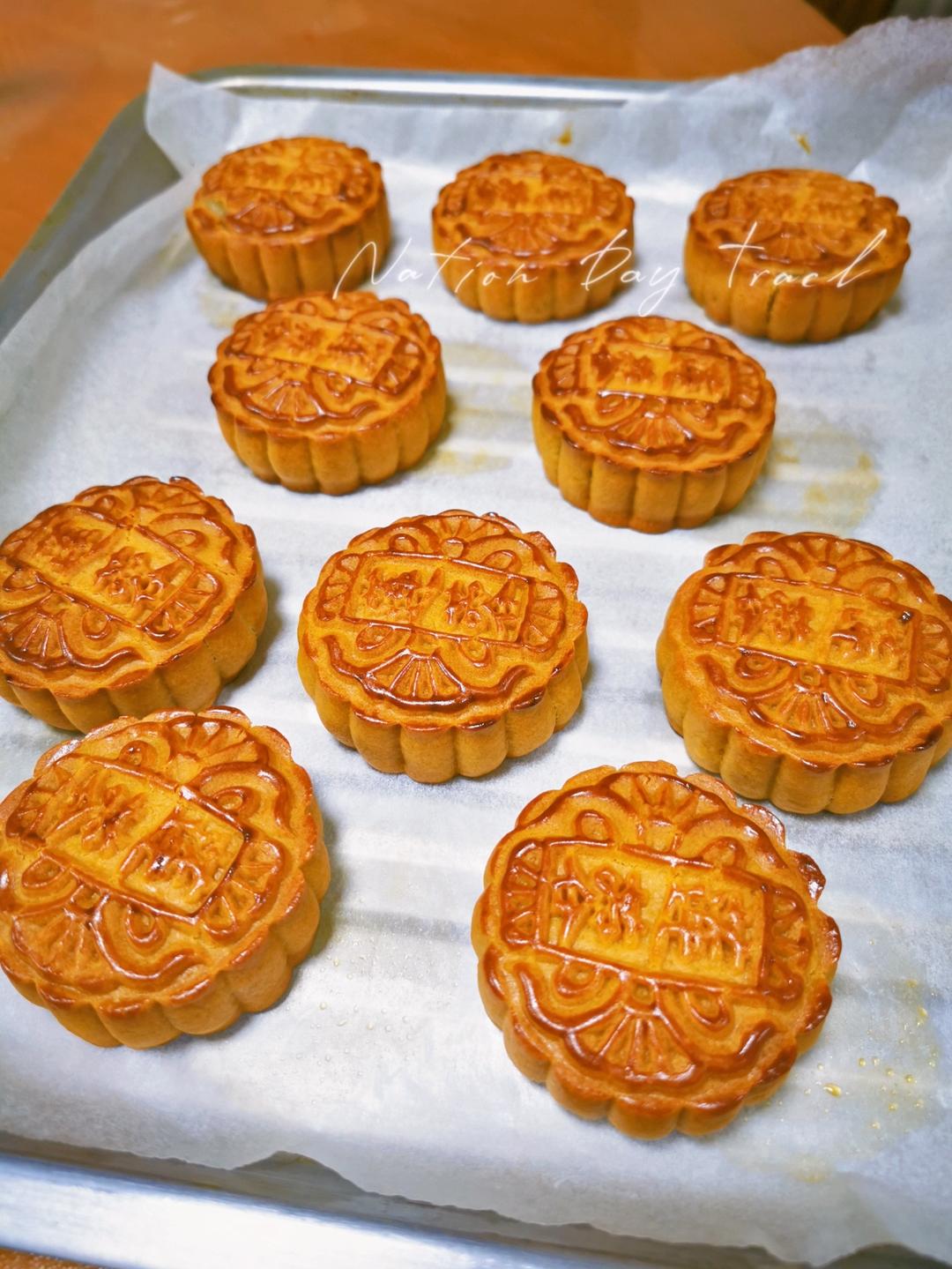 广式月饼－－蛋黄豆沙月饼