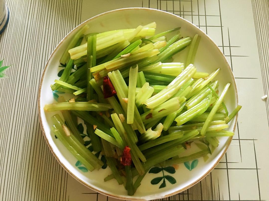 素炒芹菜