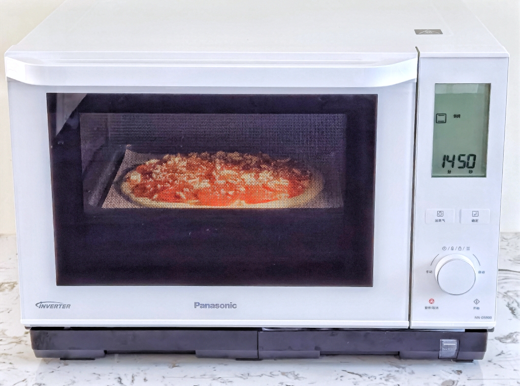 香香脆脆的薄底萨拉米肠披萨【松下微蒸烤箱DS900】的做法 步骤11