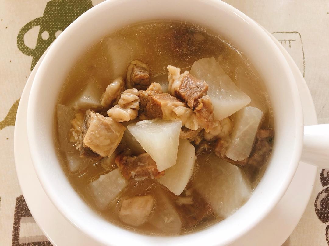 白萝卜牛腩汤